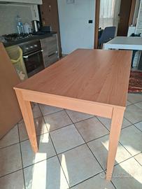 Tavolo in legno allungabile da cucina