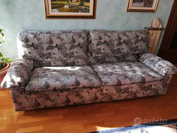 divano a tre posti +divano a due posti. 