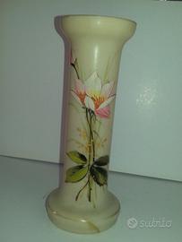 Vaso in opaline beige1900