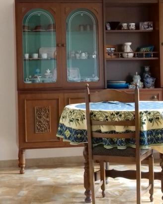 SALA CON TAVOLO ROTONDO ALLUNG. 6 SEDIE, VETRINETT