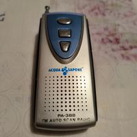 Radio FM con scan digitale e luce. Ingresso AUX