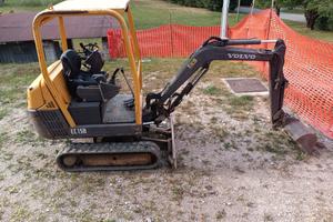 escavatore volvo ec15b 