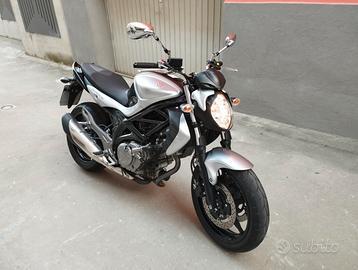 Suzuki SFV Gladius 650 - 2014