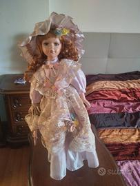 Bambola da collezione in porcellana 