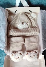berretto e calzini marca Mayoral new born 