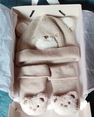 berretto e calzini marca Mayoral new born 
