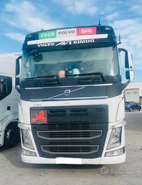 Volvo FH-540 con semirimorchio