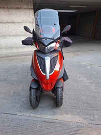 Piaggio MPE Yourban 300 ERL Rosso, anche accessori