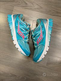 scarpa celeste della Saucony