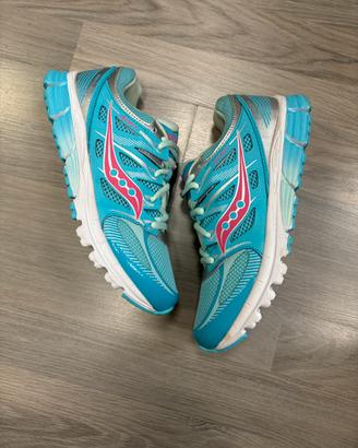 scarpa celeste della Saucony