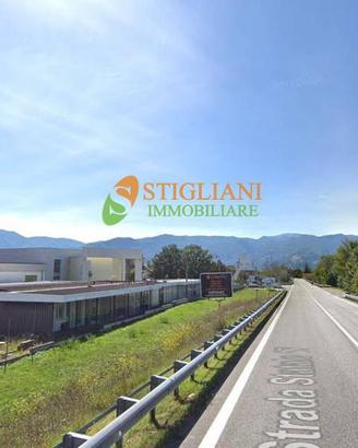 Locale commerciale, Strada Statale 17 - Vinchia...