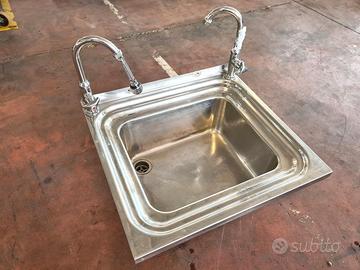 secchiaio inox con due rubinetti usato