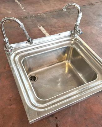 secchiaio inox con due rubinetti usato