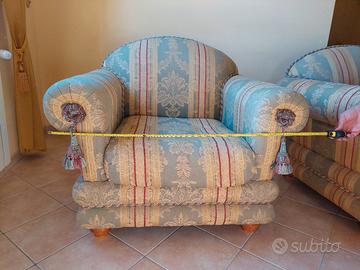 Salotto
2 POLTRONE (misura 105x80 ciascuna)  + DIV