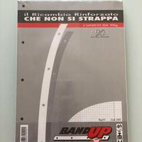 Fogli a quadretti con i buchi