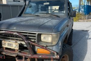 Toyota Cinesino 2.5 VX land crusier