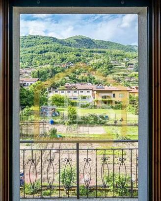 Appartamento di 220 m² con 4 locali e posto auto a