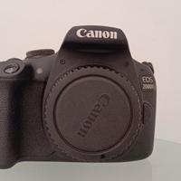 Canon EOS 2000D con accessori 