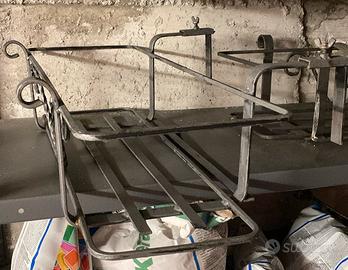 Fioriere in ferro battuto da ringhiera