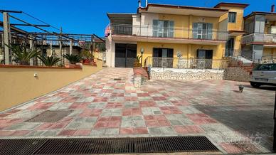 BIFAMILIARE A POZZUOLI