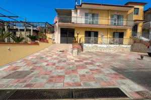 BIFAMILIARE A POZZUOLI