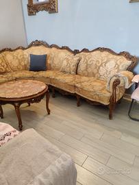 divano angolare e tavolino