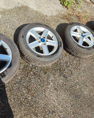 cerchi in lega con gomme 