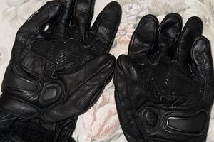 Guanti da moto