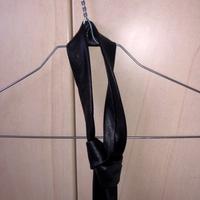Cravatta in pelle nera