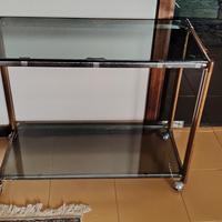 Carrello vintage con rotelle girevoli 