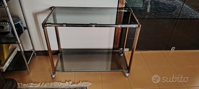 Carrello vintage con rotelle girevoli 