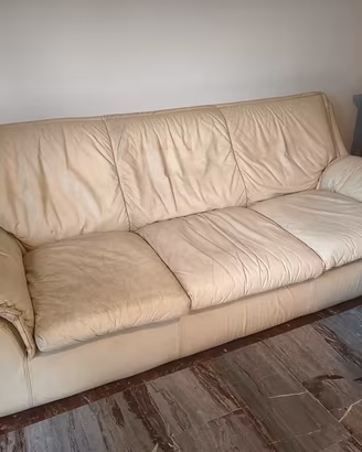 Divano tre posti 