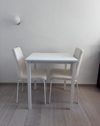 Tavolo da cucina 70x70, h:75,5cm con due sedie