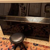 Pianoforte a parete Yamaha C108 nero con sgabello