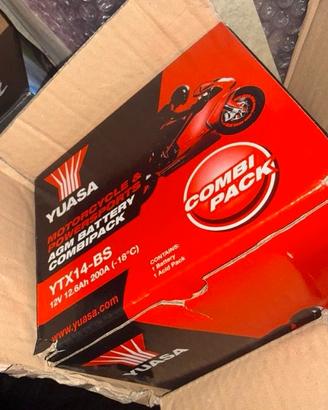 Batteria YUASA e  Motul 7100 10W-50