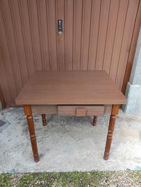 Tavolo da cucina in formica e legno anni 70