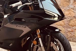 Yamaha r9