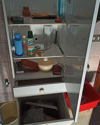 armadietto in legno multiuso