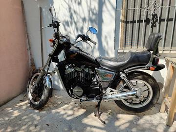   moto custom honda VT 500