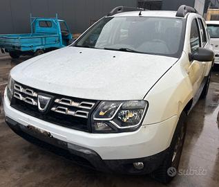 DACIA DUSTER per ricambi usati