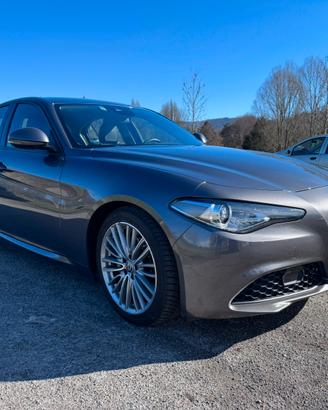 Alfa Romeo Giulia 2.2 AT8 Business Sport