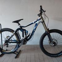 Bicicletta da Downhill Giant Glory DH