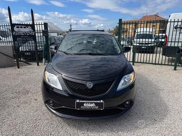 Lancia Ypsilon 1.0 Hibrid