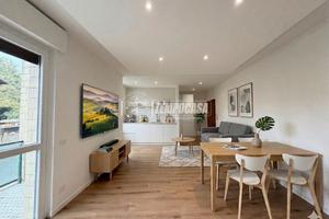 TRILOCALE RISTRUTTURATO CON BALCONE E BOX