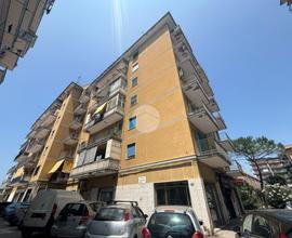 3 LOCALI A NAPOLI