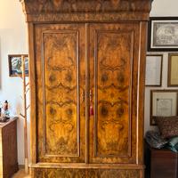 Armadio antico castagno e radica di noce