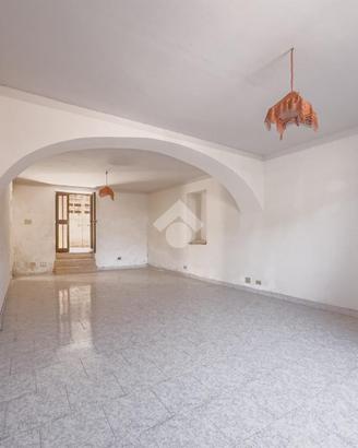 3 LOCALI A CAPRAROLA