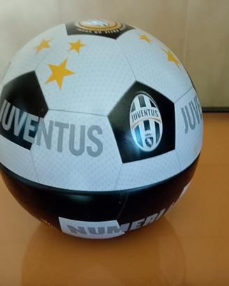pallone della Juventus in latta 