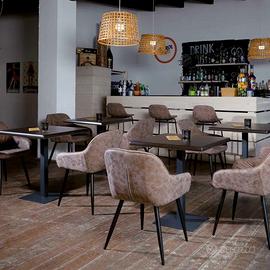 Tavoli sedie poltrone imbottite per bar ristoranti