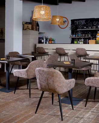 Tavoli sedie poltrone imbottite per bar ristoranti